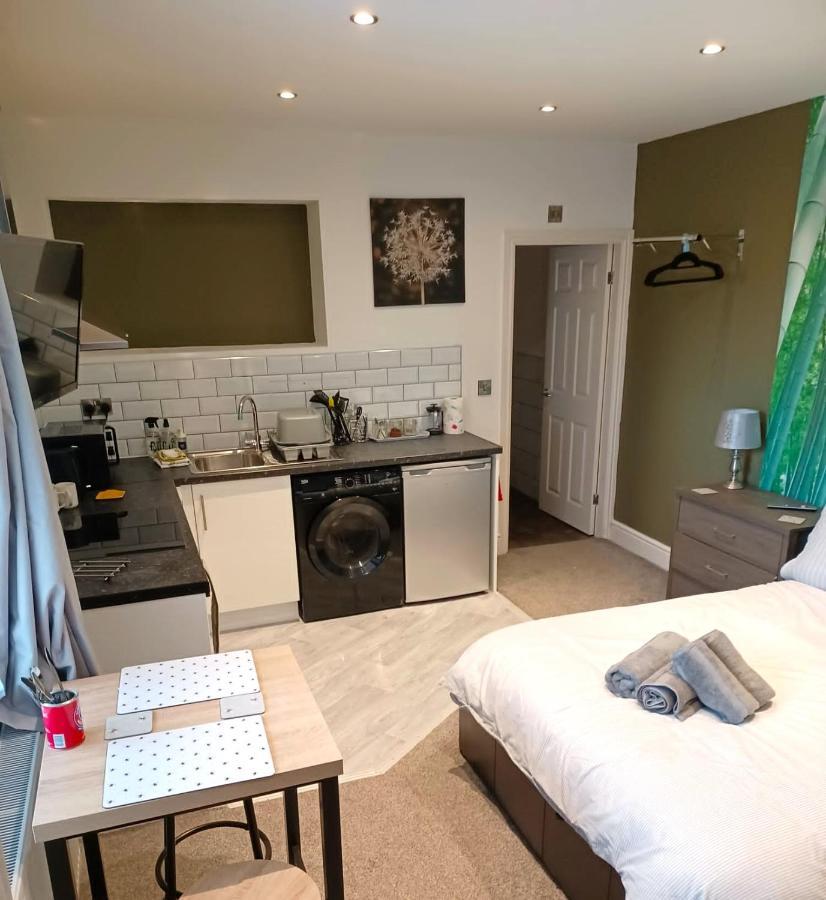 Contemporary 1 Bed Studio For Comfy Stay In Wigan Eksteriør billede