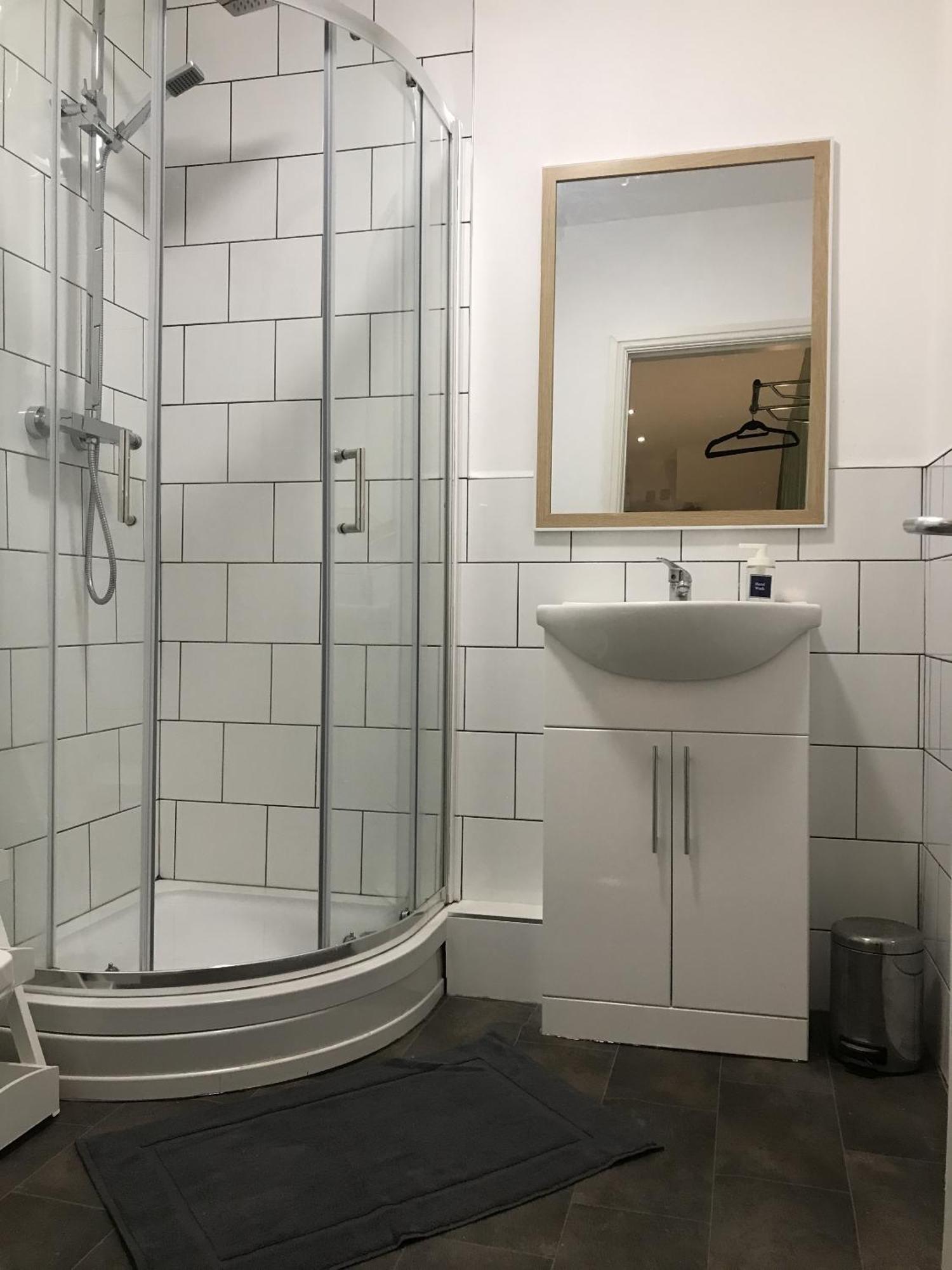 Contemporary 1 Bed Studio For Comfy Stay In Wigan Eksteriør billede