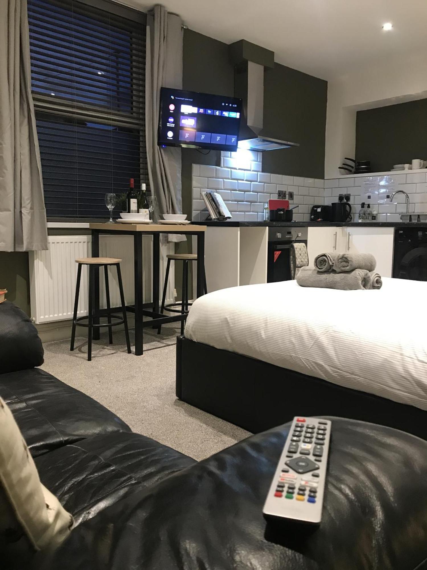 Contemporary 1 Bed Studio For Comfy Stay In Wigan Eksteriør billede